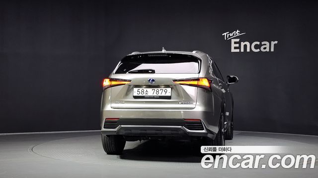 Lexus NX 300h Supreme - фото 3