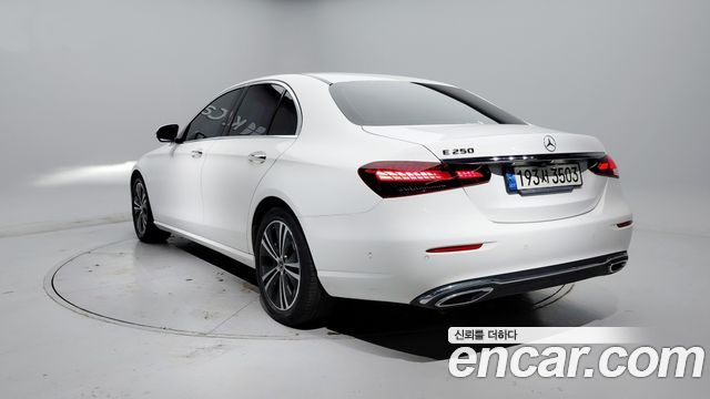 Mercedes-Benz E-Class W213 E250 Avantgarde - фото 1