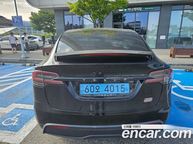 Tesla Model X Plaid - фото 3