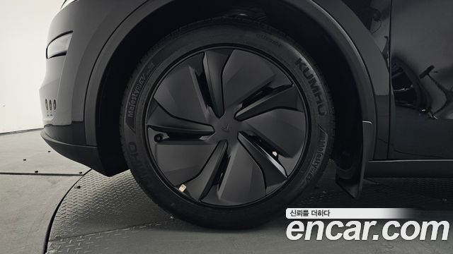 Tesla Model Y Premium RWD - фото 3