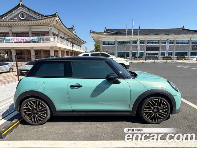 Mini Cooper S 4-го поколения Favoured - фото 1