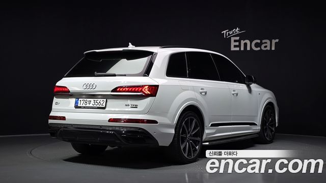 Audi Q7 55 TFSI Quattro Premium - фото 1