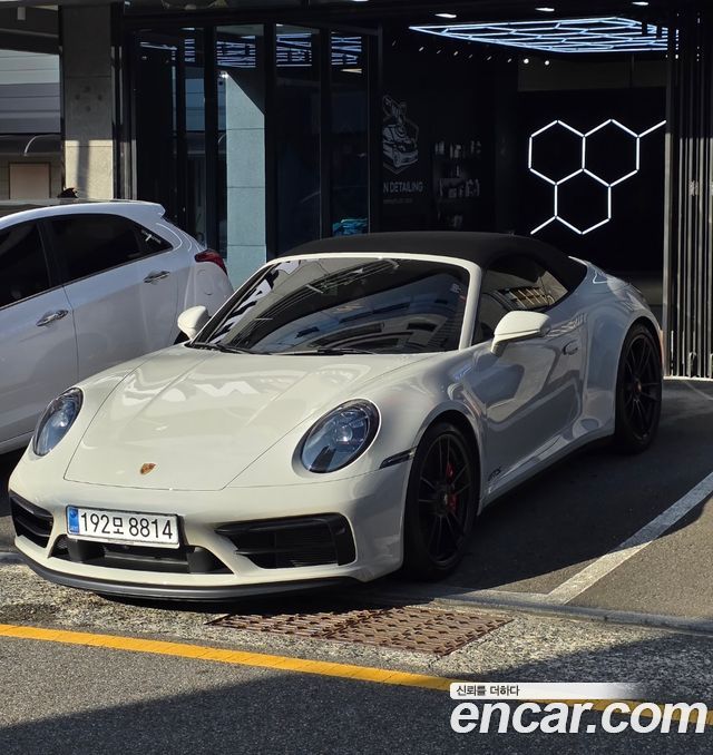 Porsche 911 Carrera GTS Cabriolet - фото 0