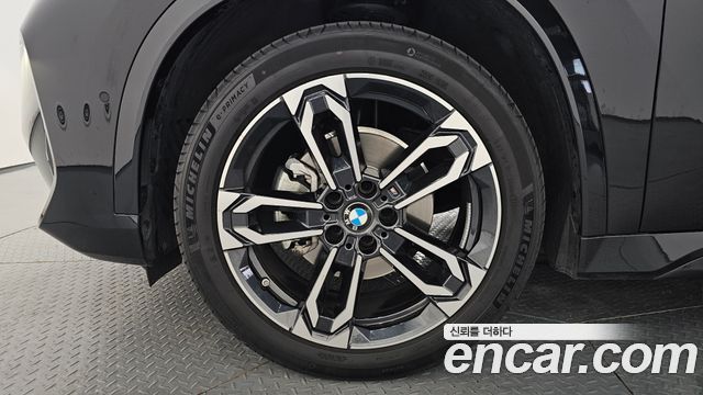 BMW X1 U11 xDrive 20i M Sport - фото 4