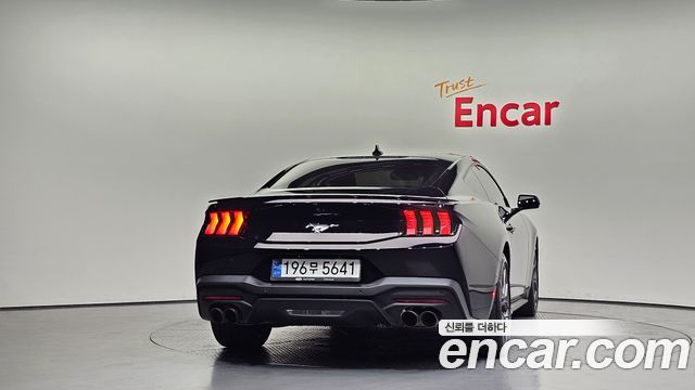 Ford Mustang 7-го поколения 2.3 EcoBoost Premium Coupe - фото 3