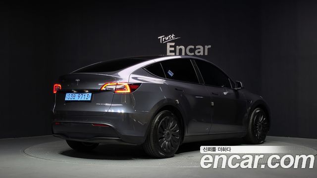 Tesla Model Y Long Range AWD - фото 1