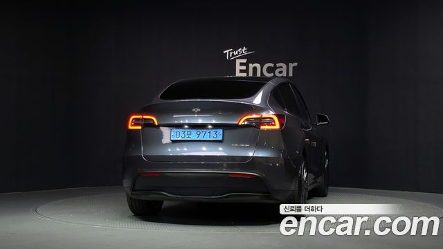 Tesla Model Y Long Range AWD - фото 3