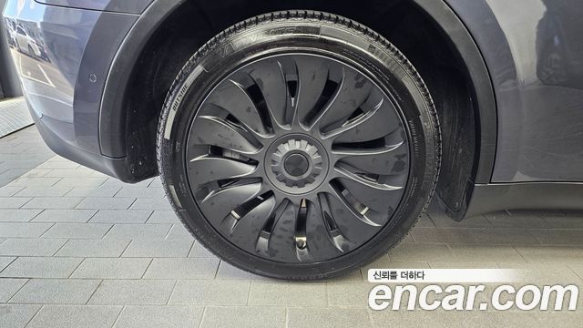 Tesla Model Y Long Range AWD - фото 4