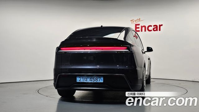 Tesla Model Y L Long Range AWD - фото 3