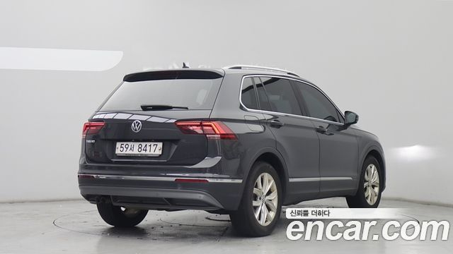 Volkswagen Tiguan 2-го поколения 2.0 TDI Premium - фото 1