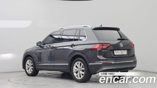 Volkswagen Tiguan 2-го поколения 2.0 TDI Premium - фото 3