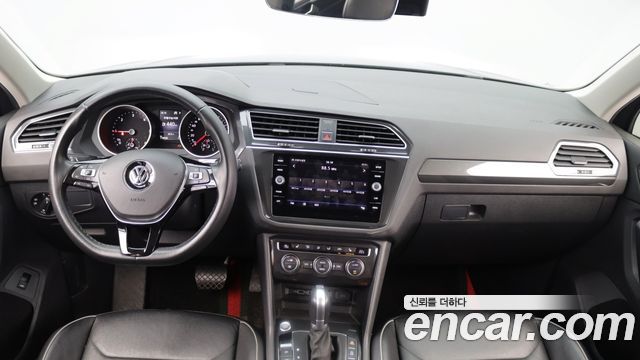 Volkswagen Tiguan 2-го поколения 2.0 TDI Premium - фото 4