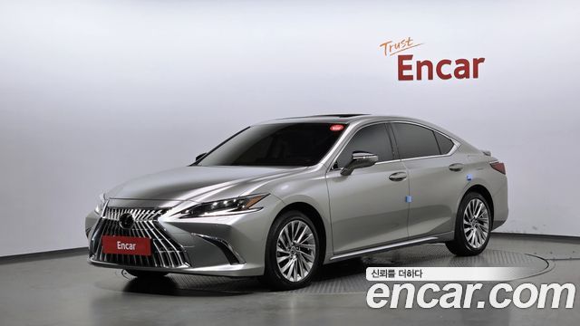 Lexus ES 300h 7-го поколения Executive - фото 0