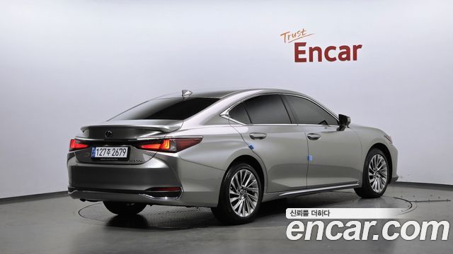 Lexus ES 300h 7-го поколения Executive - фото 1