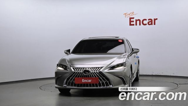 Lexus ES 300h 7-го поколения Executive - фото 2