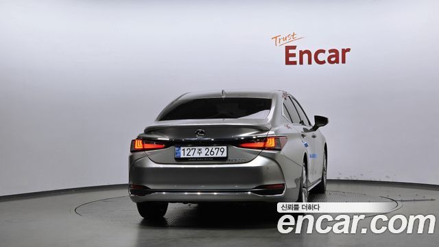 Lexus ES 300h 7-го поколения Executive - фото 3