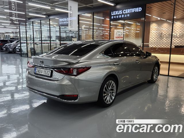 Lexus ES 300h 7-го поколения Executive - фото 1
