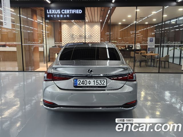 Lexus ES 300h 7-го поколения Executive - фото 3