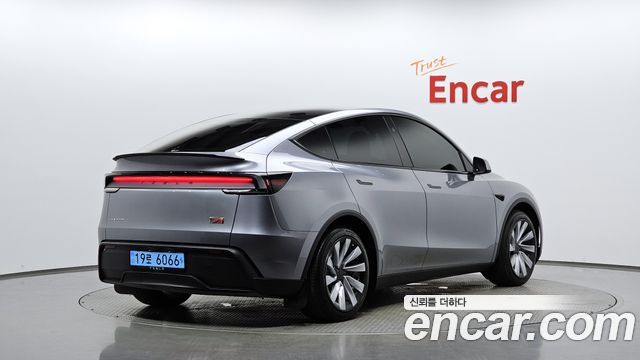 Tesla Model Y Long Range Launch Edition AWD - фото 1