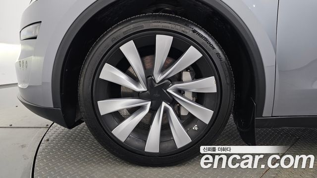 Tesla Model Y Long Range Launch Edition AWD - фото 4