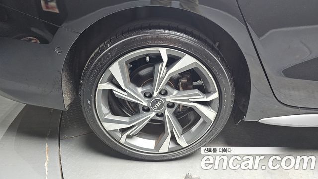 Audi A3 40 TFSI Premium - фото 4