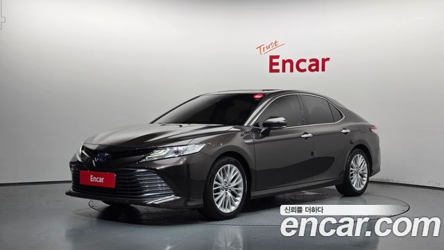 Toyota Camry XV70 2.5 XLE Hybrid - фото 0