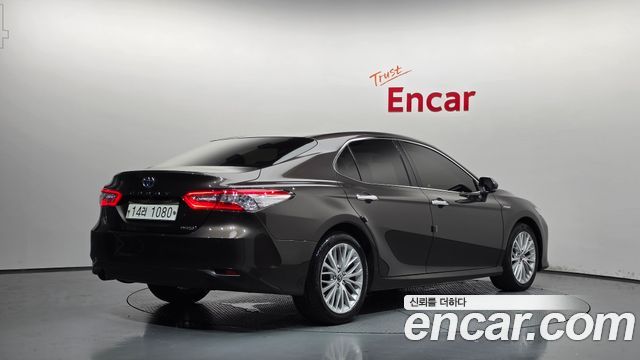 Toyota Camry XV70 2.5 XLE Hybrid - фото 1