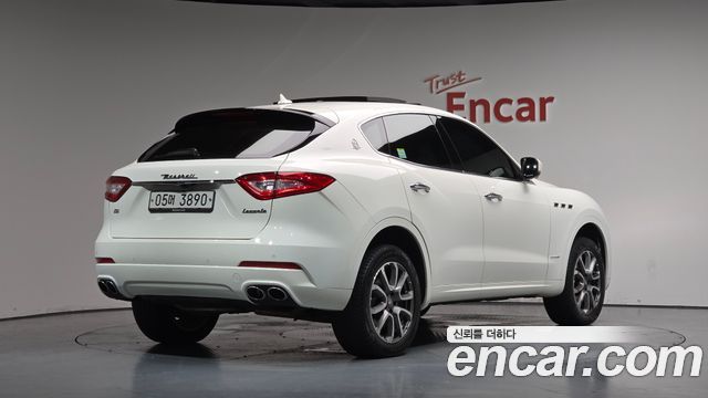 Maserati Levante 3.0 Diesel AWD GranLusso - фото 0