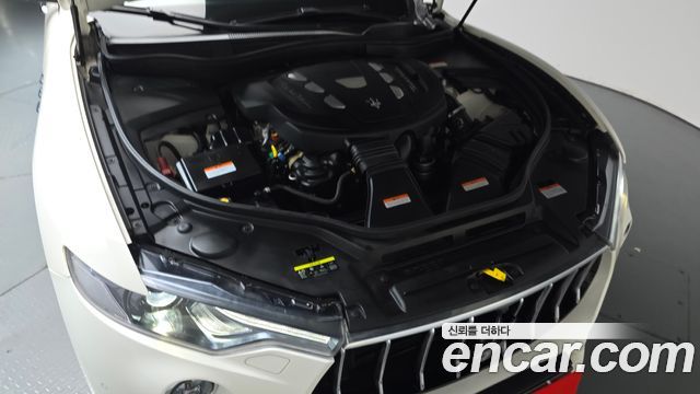 Maserati Levante 3.0 Diesel AWD GranLusso - фото 4