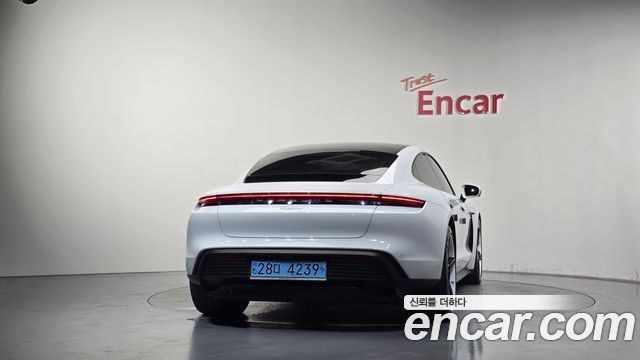 Porsche Taycan Base - фото 3