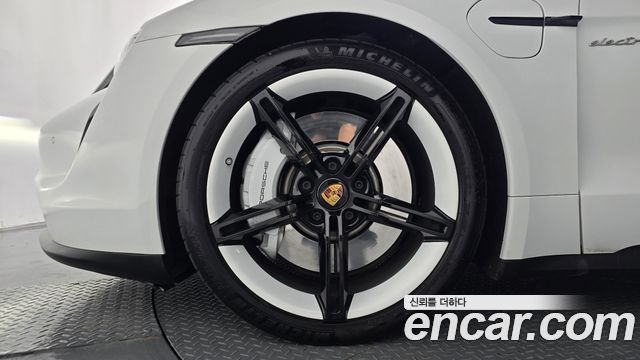 Porsche Taycan Base - фото 4