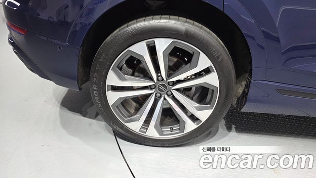 Audi Q8 55 TFSI Quattro Premium - фото 4