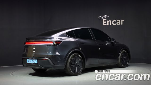 Tesla Model Y RWD - фото 1