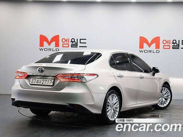 Toyota Camry XV70 2.5 XLE Hybrid - фото 1