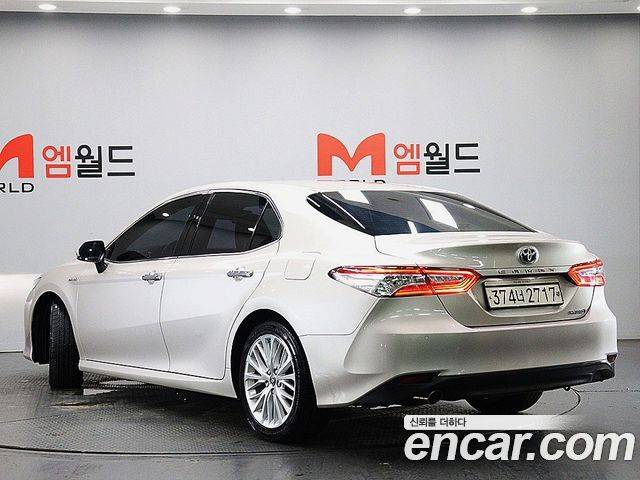 Toyota Camry XV70 2.5 XLE Hybrid - фото 3