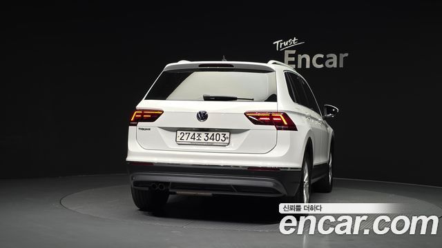 Volkswagen Tiguan 2-го поколения 2.0 TDI Premium - фото 3