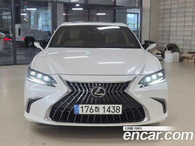Lexus ES 300h 7-го поколения Executive - фото 0