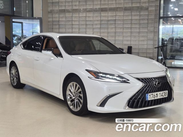 Lexus ES 300h 7-го поколения Executive - фото 2