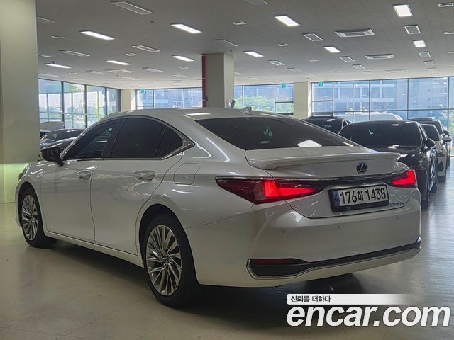 Lexus ES 300h 7-го поколения Executive - фото 4