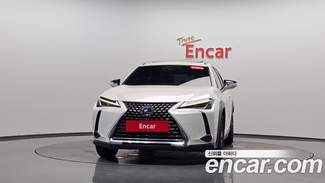 Lexus UX 250h 2.0 2WD - фото 1