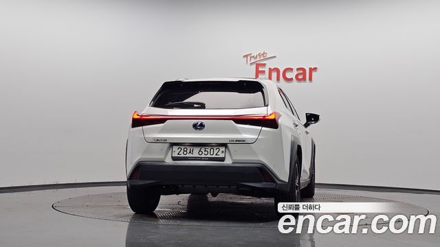 Lexus UX 250h 2.0 2WD - фото 2