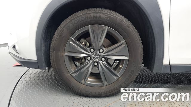 Lexus UX 250h 2.0 2WD - фото 3