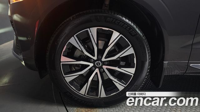 Volvo XC60 2-го поколения B5 Ultra Bright - фото 3
