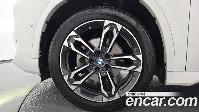 BMW X1 U11 xDrive 20i M Sport - фото 4