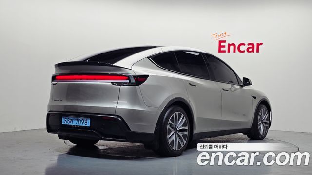 Tesla Model Y L Long Range AWD - фото 1