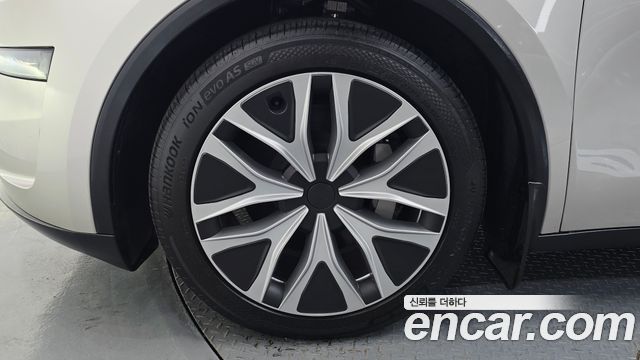 Tesla Model Y L Long Range AWD - фото 4