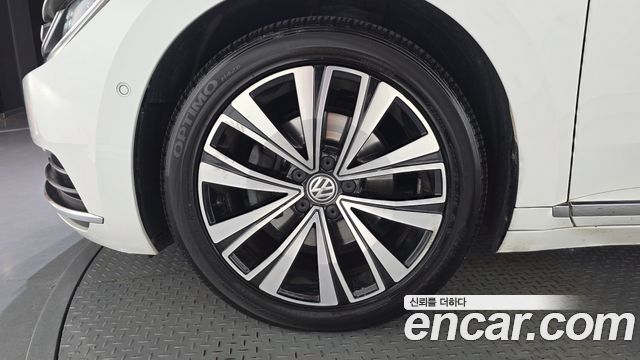 Volkswagen Arteon 2.0 TDI Premium - фото 4
