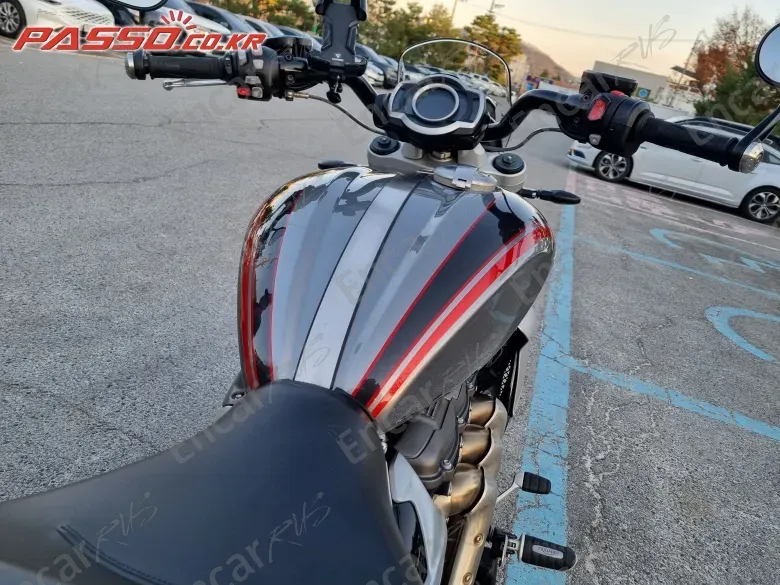 Triumph Rocket Ⅲ Gt - фото 3