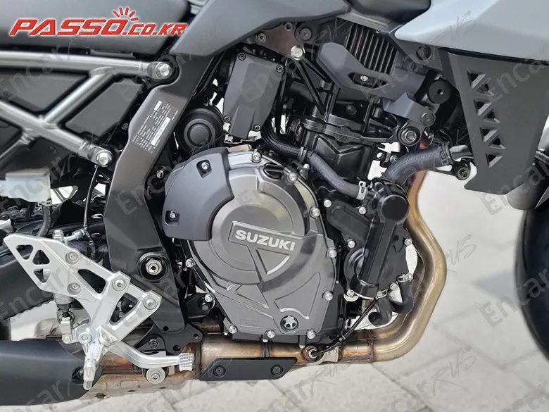 Suzuki Gsx 8 S - фото 4