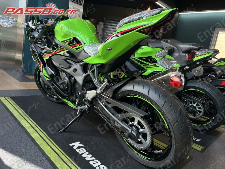 Kawasaki Zx 400 R - фото 2